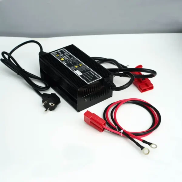 Зарядное устройство однофазное 12В 20А connector Anderson Red 50A вид спереди