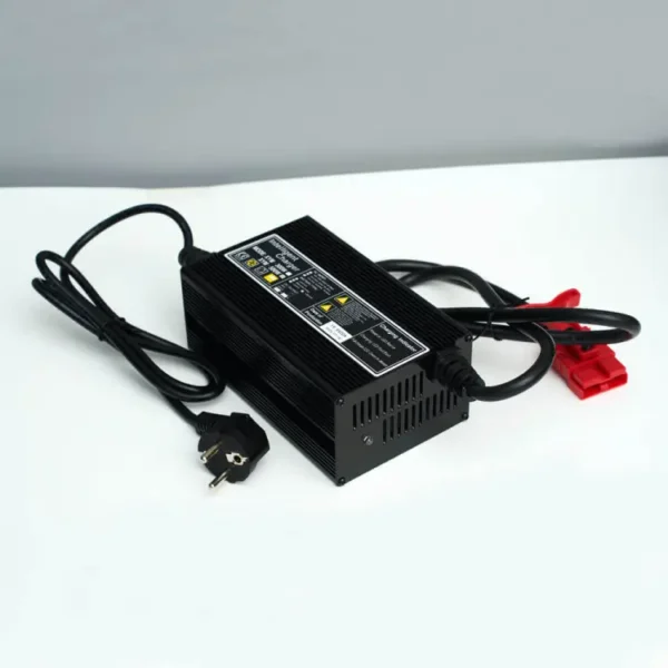 фото зарядного устройства однофазного 12В 20А connector Anderson Red 50A