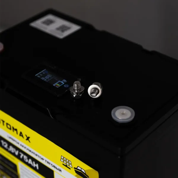 Литиевый аккумулятор тяговый LitoMax LiFePO4 12,8V 75Ah с цветным монитором вид сверху