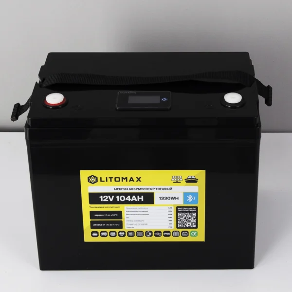 Литиевый аккумулятор тяговый LITOMAX LiFePO4 12V 100Ah 1280Wh c Bluetooth + small monitor IP65 вид спереди